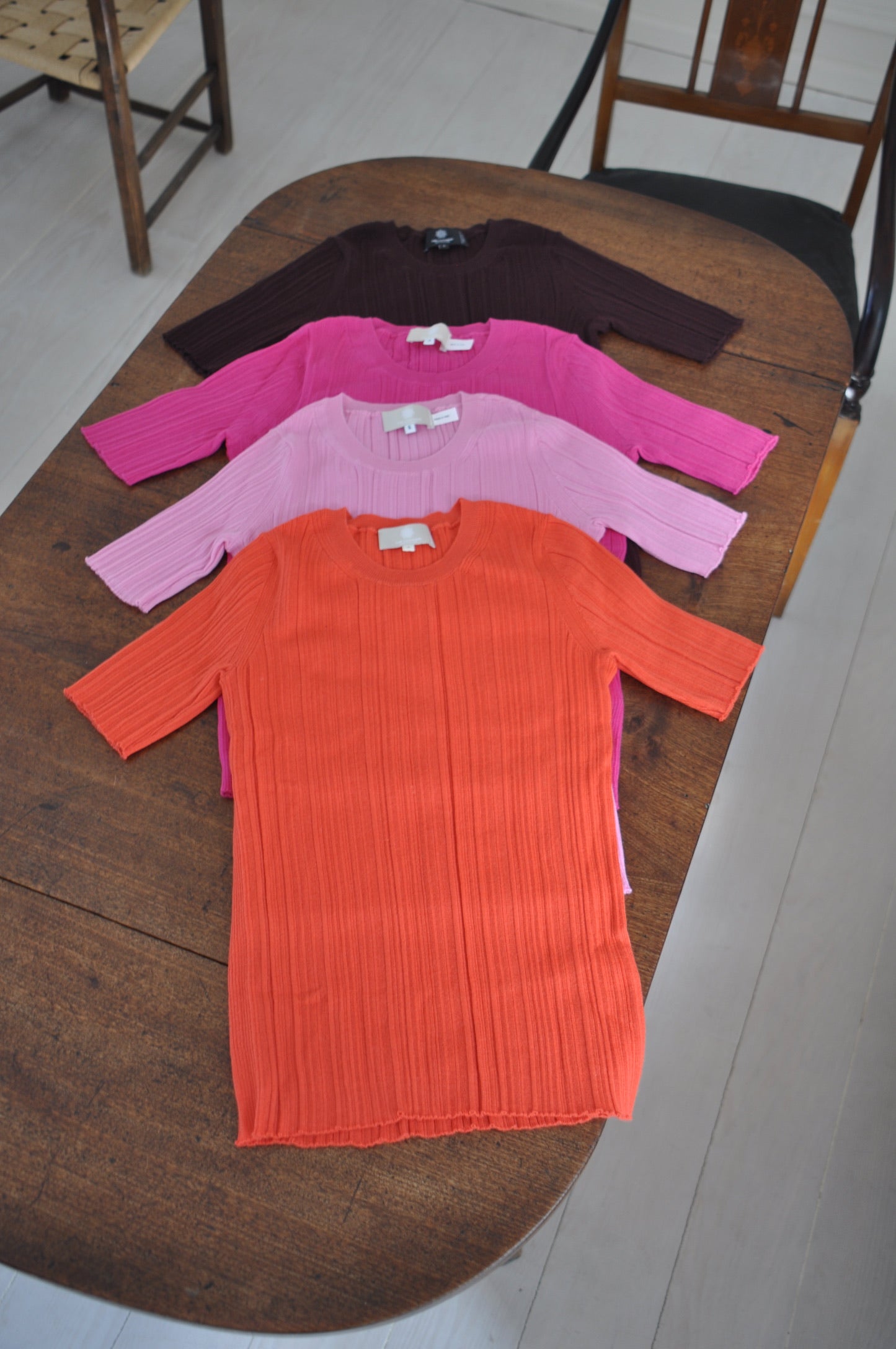 Lea - Cashmere Tee - Hot Coral