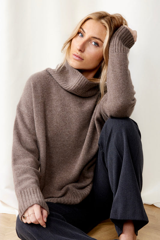 Marilyn - cashmere rullekrave sweater - Lys Brun