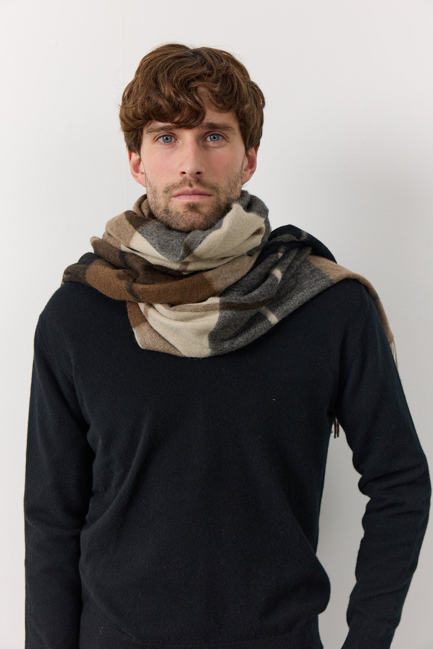 Kim 60 - Vævet kæmpetørklæde med frynser, 100% ren cashmere - Ternet Brun