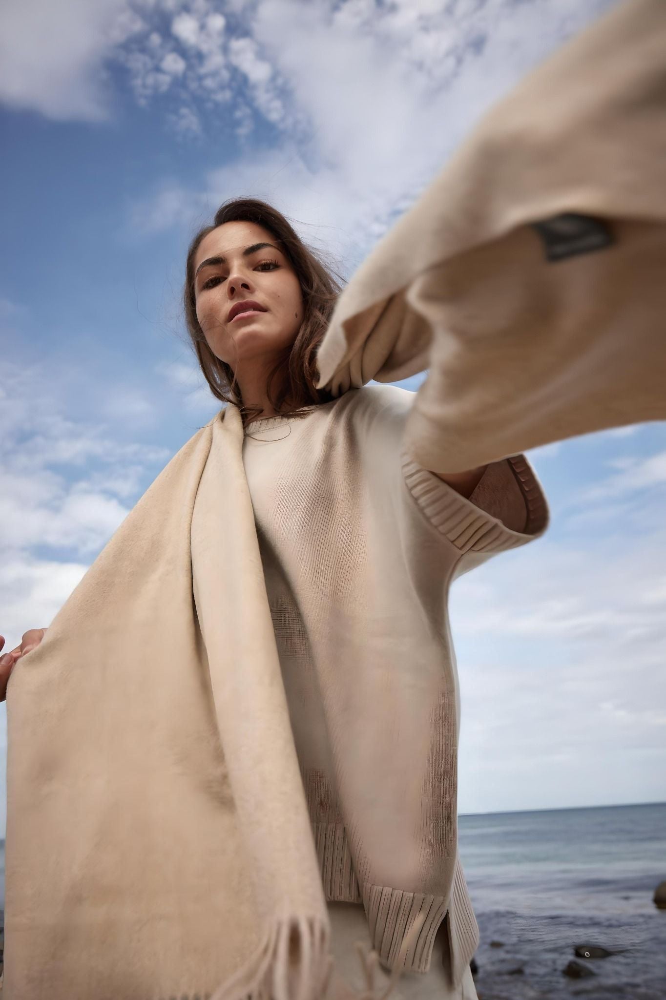 Kim 30 - Klassisk halstørklæde med frynser, 100% ren cashmere - Lys Sand