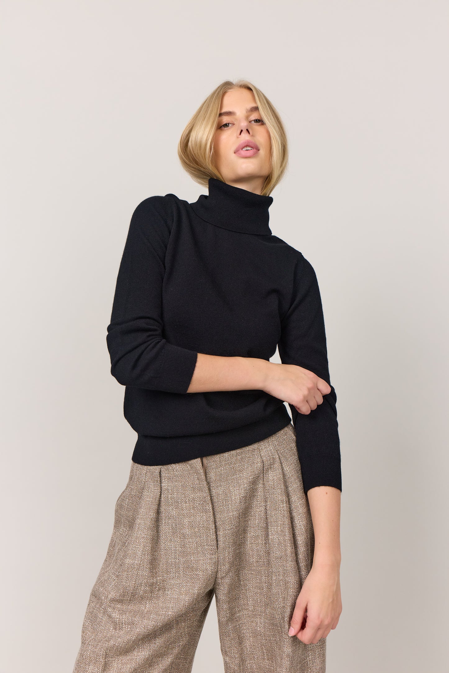 Klassisk rullekrave sweater i cashmere, dame, Skotland - Sort