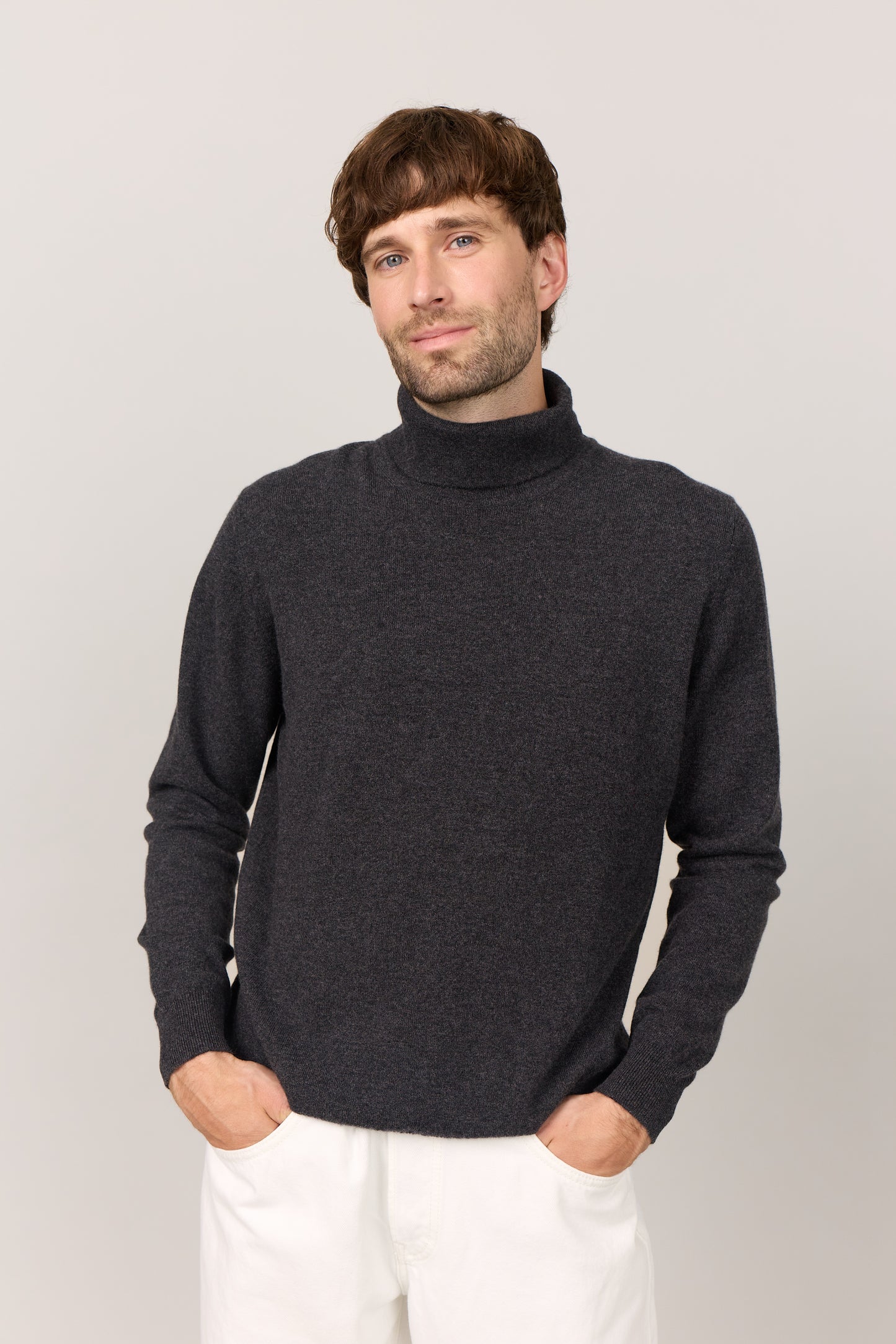 Mænd klassisk cashmere trøje med rullekrave, Skotland - Mørk koksgrå
