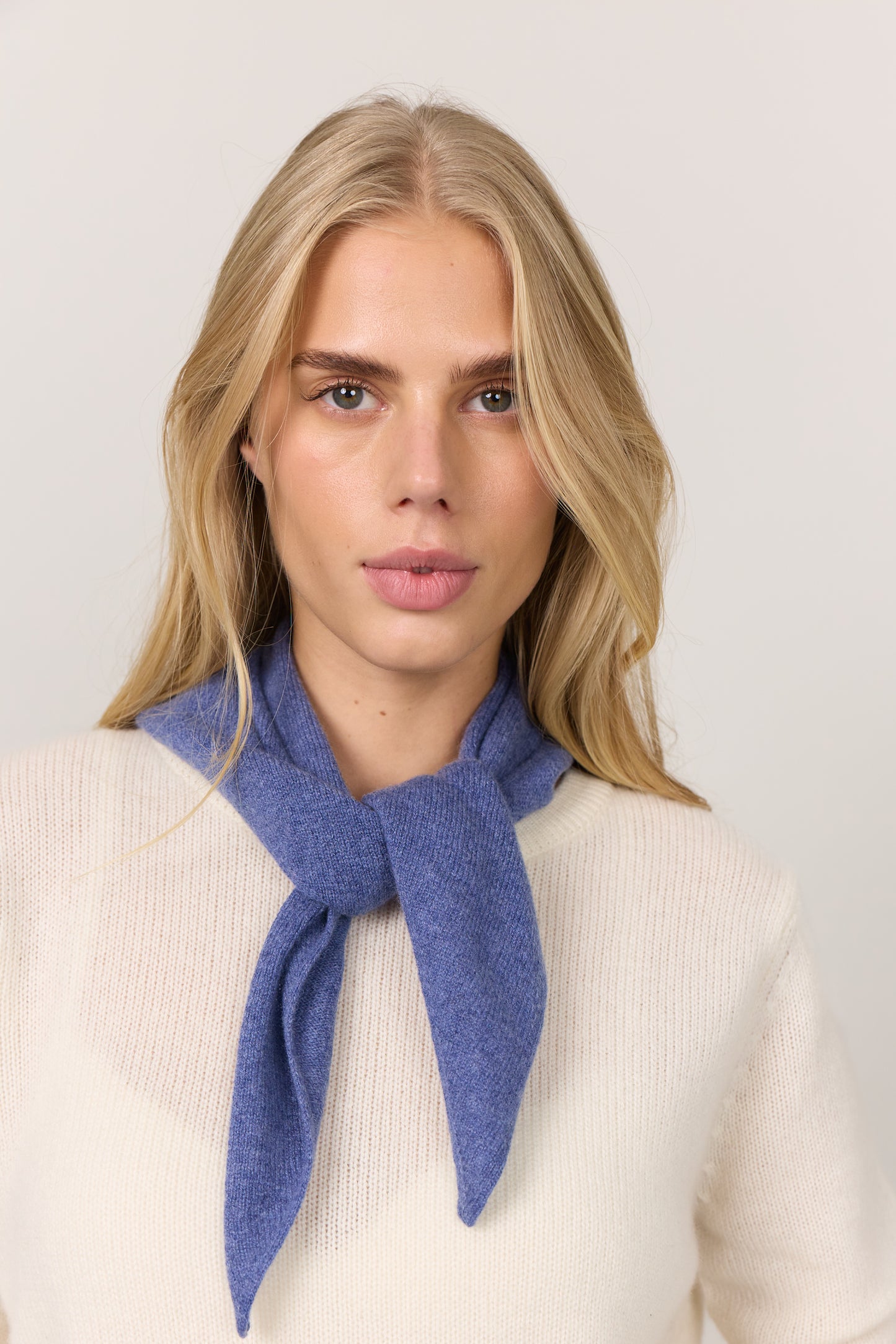 Lille eksklusiv cashmere scarf, fra Skotland - Denim Blå