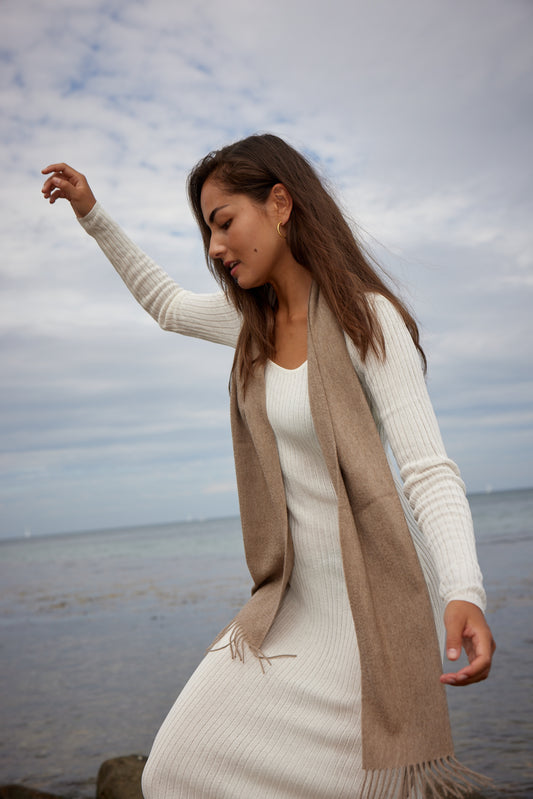 Kim 30 - Klassisk halstørklæde med frynser, 100% ren cashmere - Cappuccino