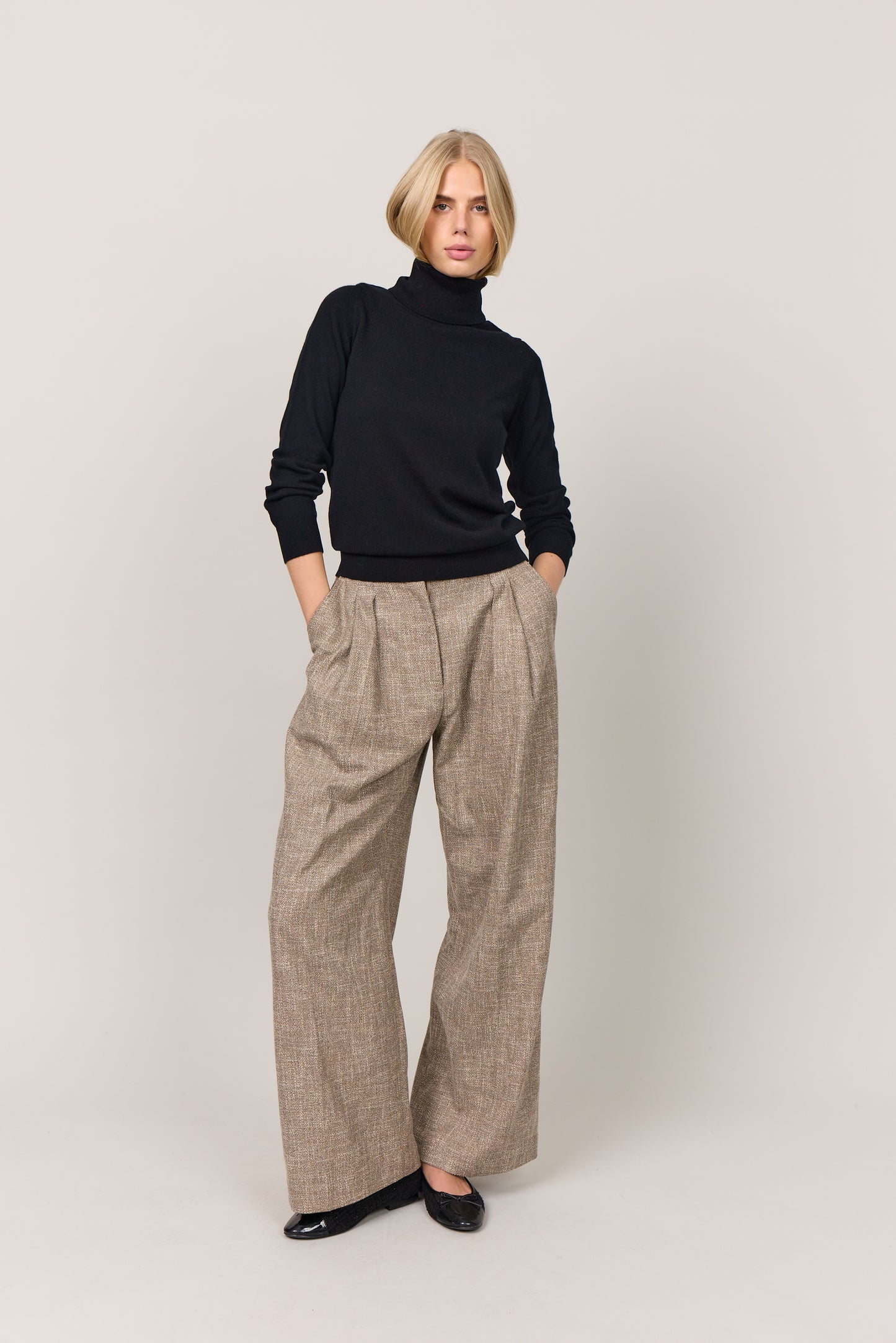 Klassisk rullekrave sweater i cashmere, dame, Skotland - Sort
