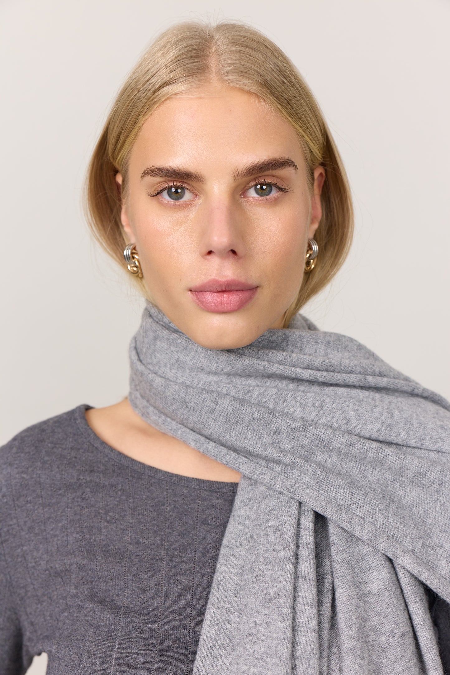 Luna - kæmpetørklæde i cashmere - Mellemgrå