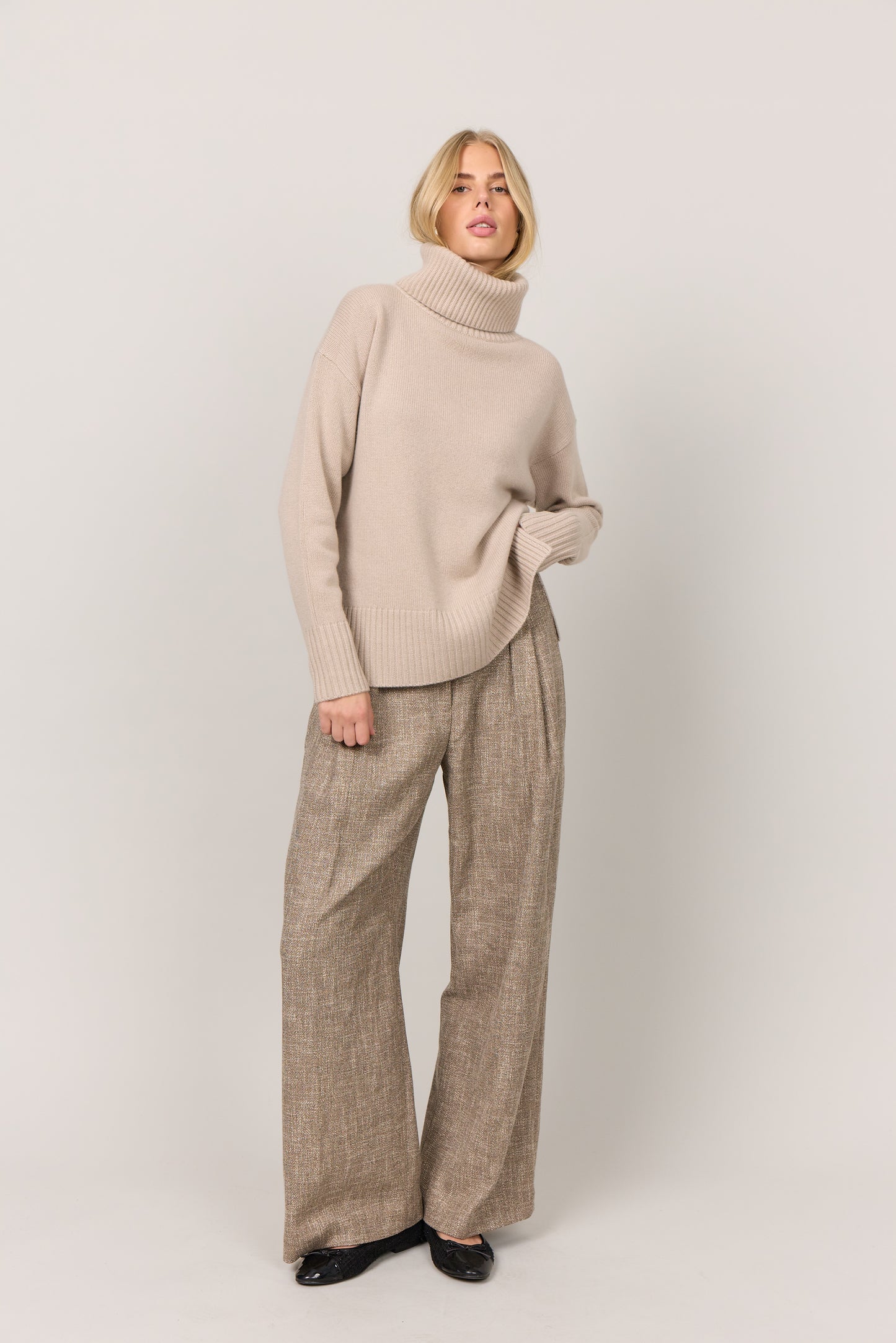 Marilyn - cashmere rullekrave sweater - Sand