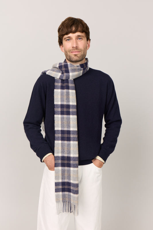 Klassisk vævet cashmere halstørklæde med frynser, fra Skotland - Ternet Sølv Grå og Blå